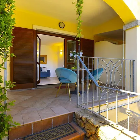 Bados Apts Апартаменти